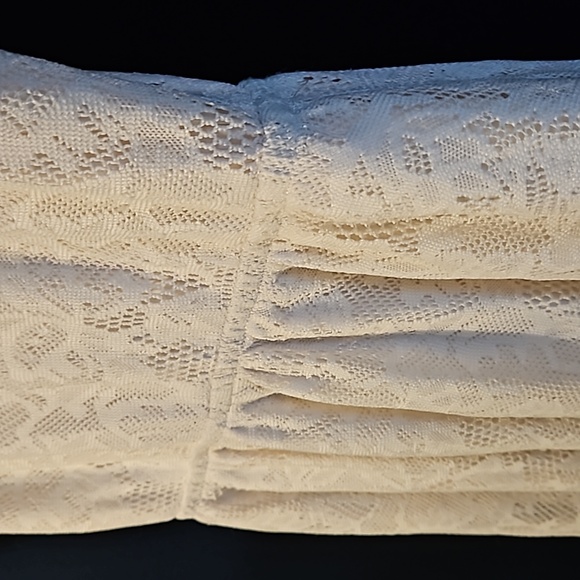 Lace dress - Picture 3 of 3